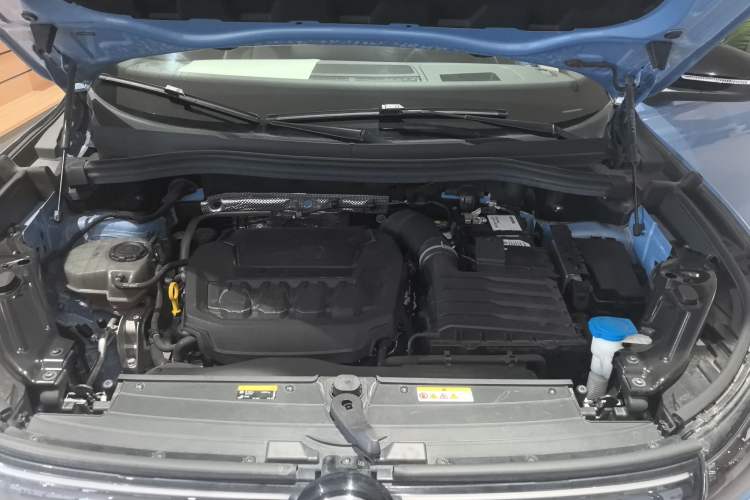 Used Volkswagen Tiguan L 2024 PRO 380TSI Four-Wheel Drive R-Line Prestige Edition Engine Bay
