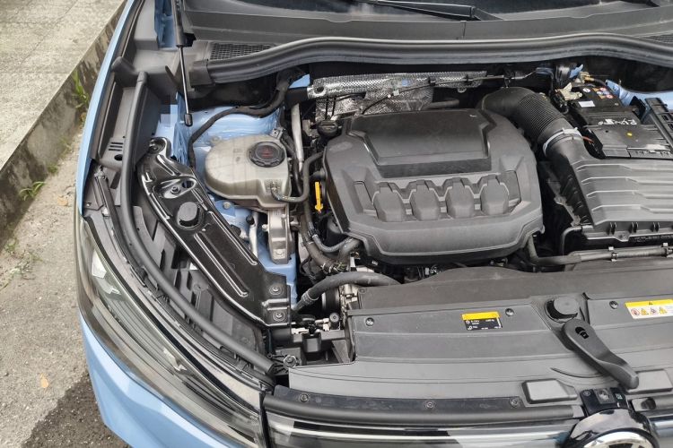 Used Volkswagen Tiguan L 2024 PRO 380TSI Four-Wheel Drive R-Line Prestige Edition Engine Bay Right