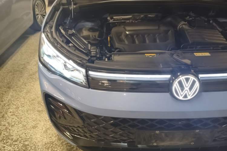 Used Volkswagen Tiguan L 2024 PRO 380TSI Four-Wheel Drive R-Line Prestige Edition Engine Bay Right