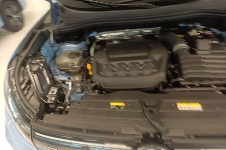Used Volkswagen Tiguan L 2024 PRO 380TSI Four-Wheel Drive R-Line Prestige Edition Engine Bay Right