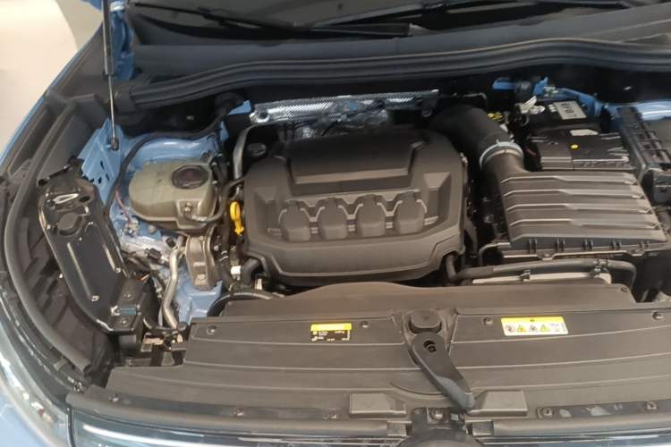 Used Volkswagen Tiguan L 2024 PRO 380TSI Four-Wheel Drive R-Line Prestige Edition Engine Bay Right