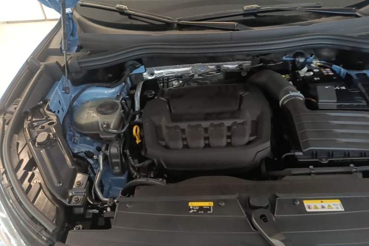 Used Volkswagen Tiguan L 2024 PRO 380TSI Four-Wheel Drive R-Line Prestige Edition Engine Bay Right