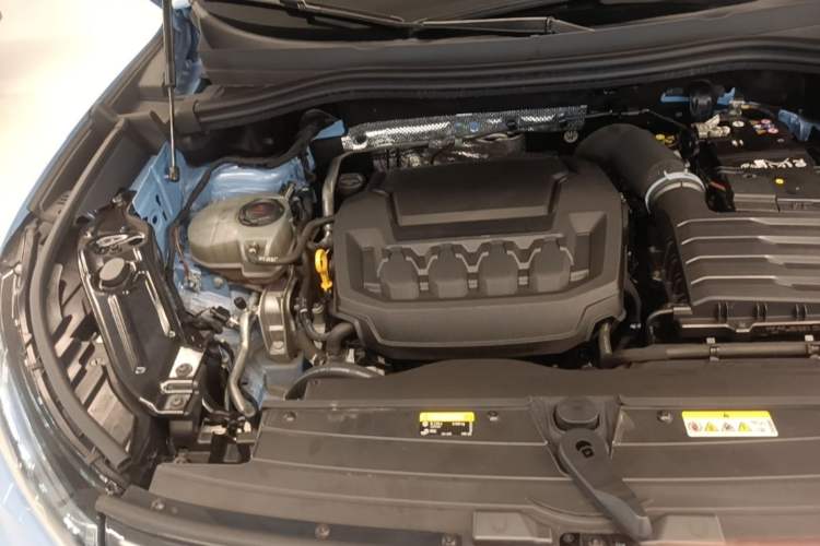 Used Volkswagen Tiguan L 2024 PRO 380TSI Four-Wheel Drive R-Line Prestige Edition Engine Bay Right