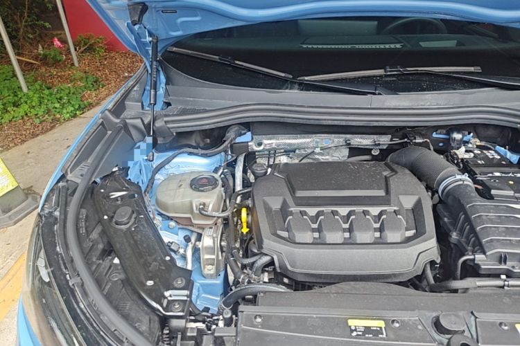 Used Volkswagen Tiguan L 2024 PRO 380TSI Four-Wheel Drive R-Line Prestige Edition Engine Bay Right