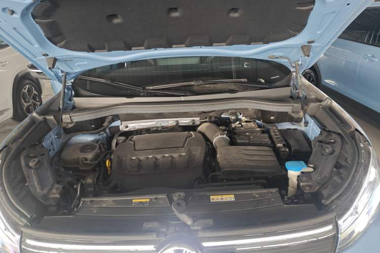 Used Volkswagen Tiguan L 2024 PRO 380TSI Four-Wheel Drive R-Line Prestige Edition Engine Bay
