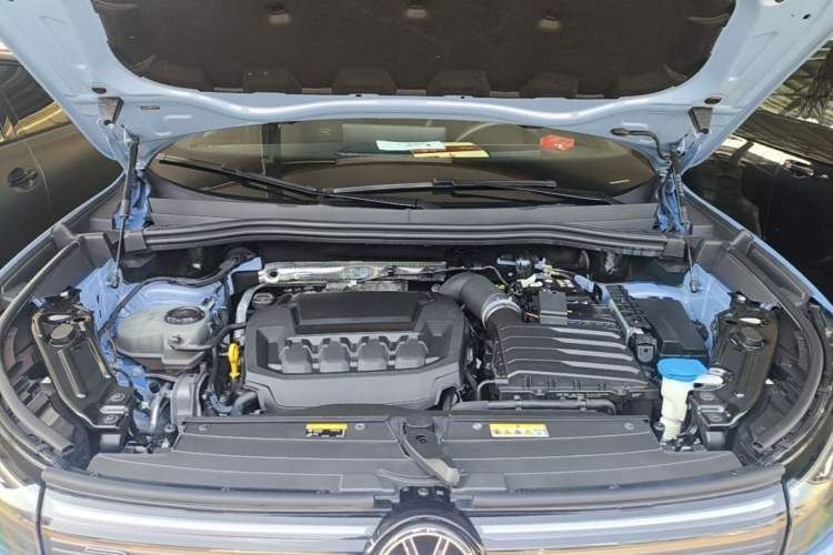 Used Volkswagen Tiguan L 2024 PRO 380TSI Four-Wheel Drive R-Line Prestige Edition Engine Bay