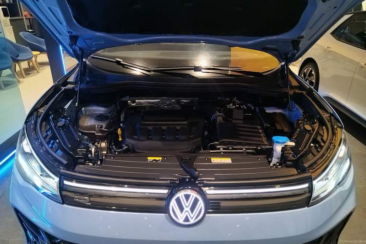Used Volkswagen Tiguan L 2024 PRO 380TSI Four-Wheel Drive R-Line Prestige Edition Engine Bay