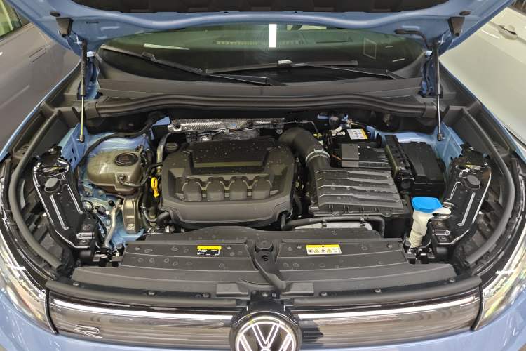 Used Volkswagen Tiguan L 2024 PRO 380TSI Four-Wheel Drive R-Line Prestige Edition Engine Bay