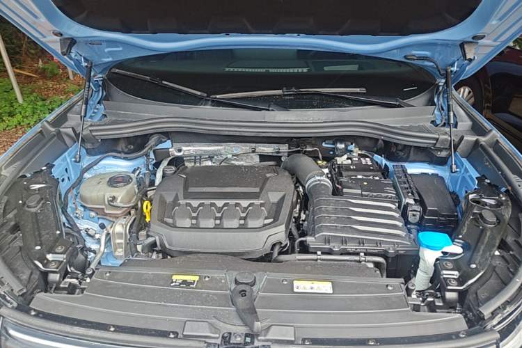 Used Volkswagen Tiguan L 2024 PRO 380TSI Four-Wheel Drive R-Line Prestige Edition Engine Bay