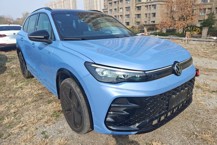 Used Volkswagen Tiguan L 2024 PRO 380TSI Four-Wheel Drive R-Line Prestige Edition Front Right 45 Deg