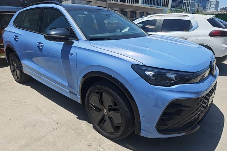 Used Volkswagen Tiguan L 2024 PRO 380TSI Four-Wheel Drive R-Line Prestige Edition Front Right 45 Deg