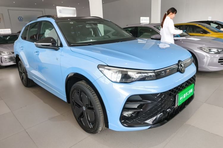 Used Volkswagen Tiguan L 2024 PRO 380TSI Four-Wheel Drive R-Line Prestige Edition Front Right 45 Deg