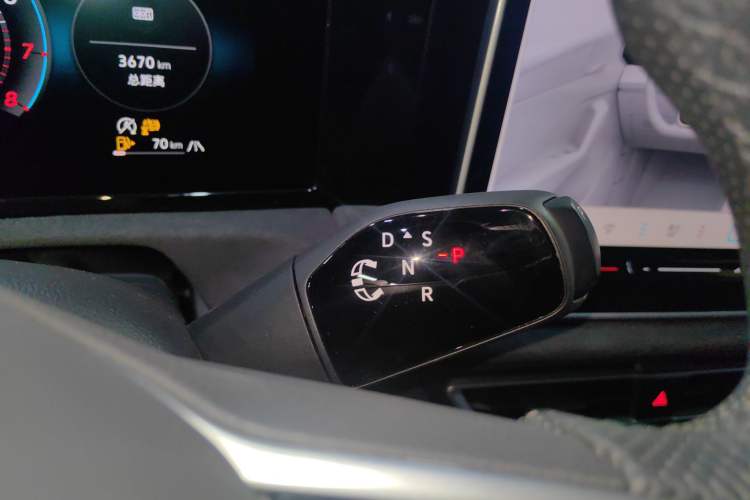Used Volkswagen Tiguan L 2024 PRO 380TSI Four-Wheel Drive R-Line Prestige Edition Gear Lever