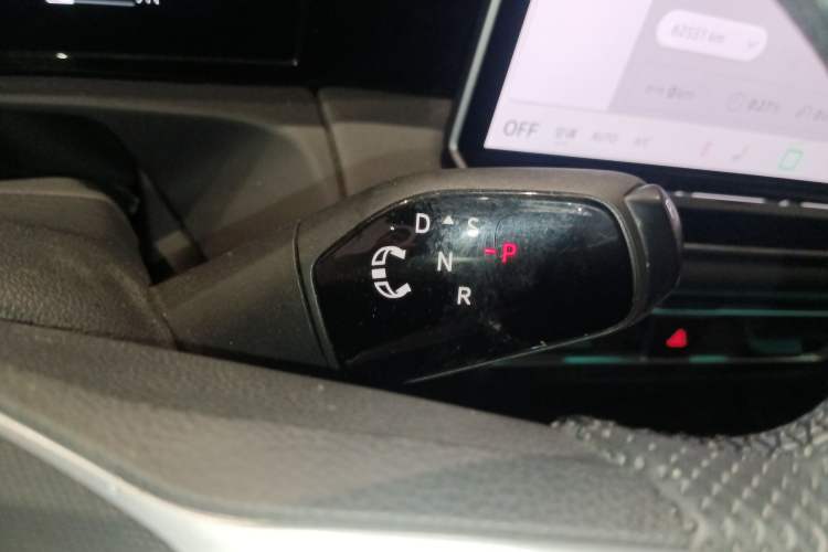 Used Volkswagen Tiguan L 2024 PRO 380TSI Four-Wheel Drive R-Line Smart Edition Gear Lever