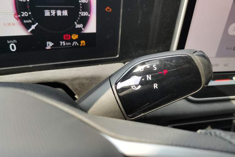 Used Volkswagen Tiguan L 2024 PRO 380TSI Four-Wheel Drive R-Line Prestige Edition Gear Lever