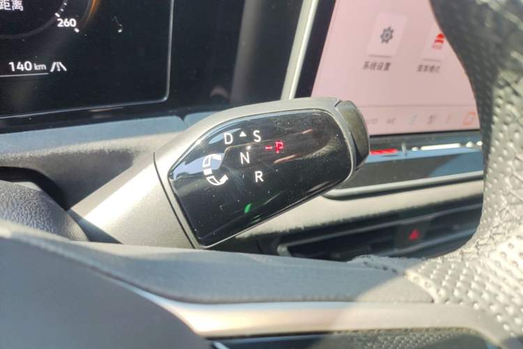 Used Volkswagen Tiguan L 2024 PRO 380TSI Four-Wheel Drive R-Line Prestige Edition Gear Lever