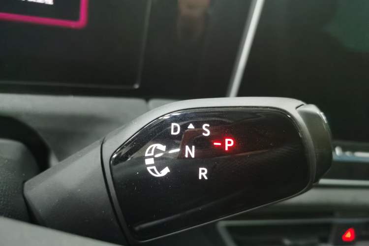Used Volkswagen Tiguan L 2024 PRO 380TSI Four-Wheel Drive R-Line Prestige Edition Gear Lever