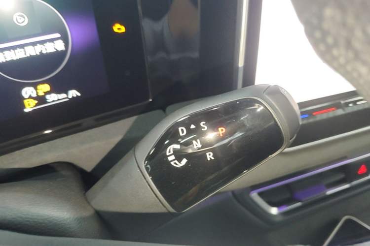 Used Volkswagen Tiguan L 2024 PRO 380TSI Four-Wheel Drive R-Line Prestige Edition Gear Lever