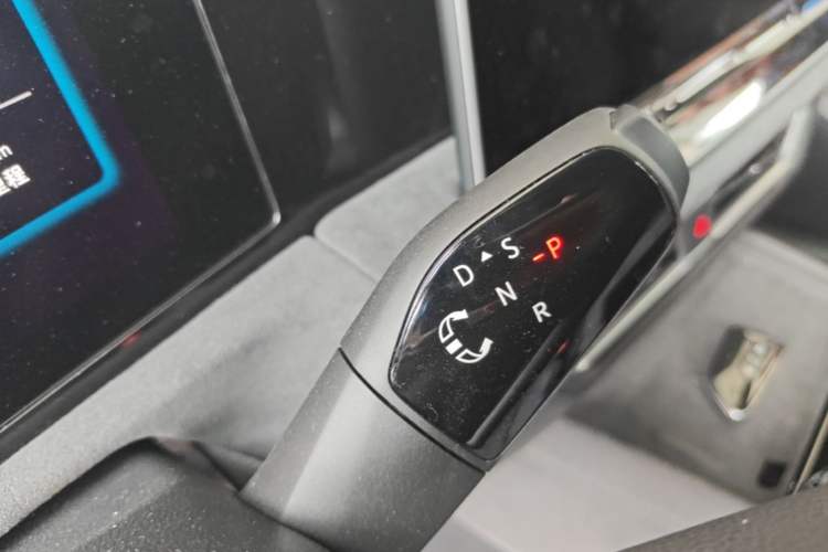 Used Volkswagen Tiguan L 2024 PRO 380TSI Four-Wheel Drive R-Line Prestige Edition Gear Lever
