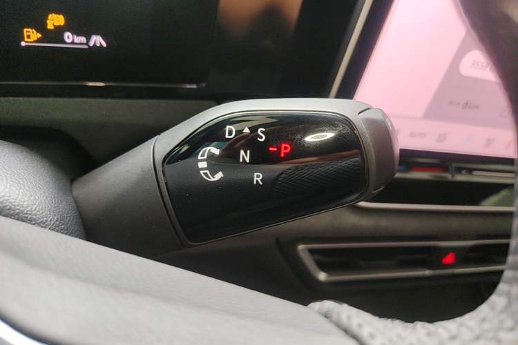 Used Volkswagen Tiguan L 2024 PRO 380TSI Four-Wheel Drive R-Line Prestige Edition Gear Lever