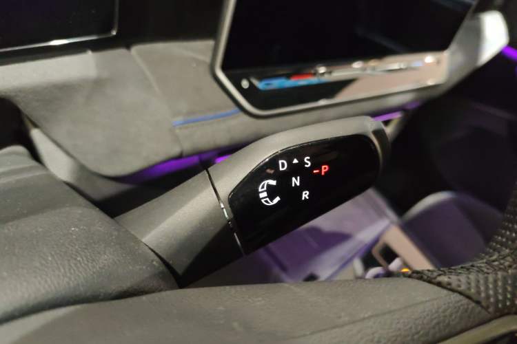 Used Volkswagen Tiguan L 2024 PRO 380TSI Four-Wheel Drive R-Line Prestige Edition Gear Lever