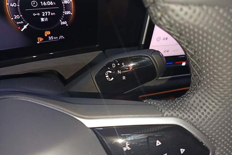 Used Volkswagen Tiguan L 2024 PRO 380TSI Four-Wheel Drive R-Line Prestige Edition Gear Lever