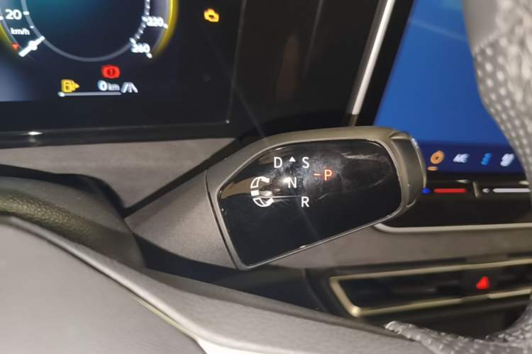 Used Volkswagen Tiguan L 2024 PRO 380TSI Four-Wheel Drive R-Line Prestige Edition Gear Lever