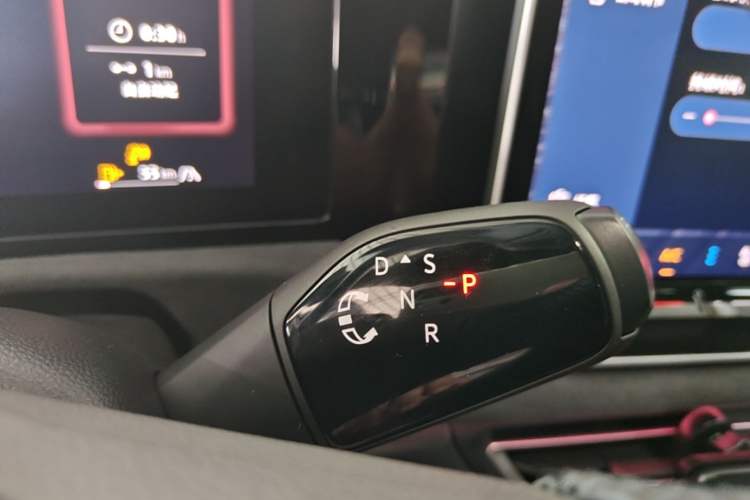Used Volkswagen Tiguan L 2024 PRO 380TSI Four-Wheel Drive R-Line Prestige Edition Gear Lever