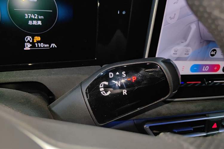 Used Volkswagen Tiguan L 2024 PRO 380TSI Four-Wheel Drive R-Line Prestige Edition Gear Lever