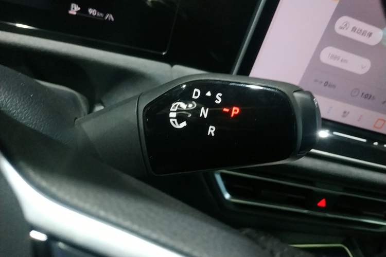 Used Volkswagen Tiguan L 2024 PRO 380TSI Four-Wheel Drive R-Line Prestige Edition Gear Lever