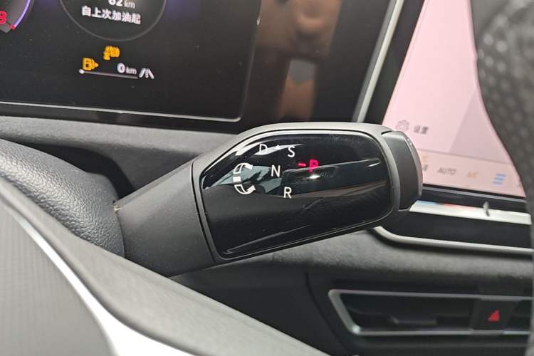 Used Volkswagen Tiguan L 2024 PRO 380TSI Four-Wheel Drive R-Line Prestige Edition Gear Lever