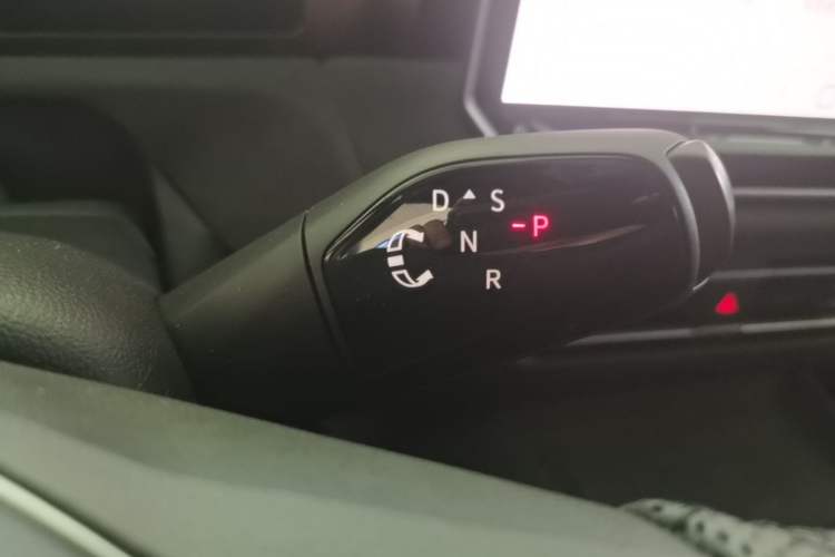 Used Volkswagen Tiguan L 2024 PRO 380TSI Four-Wheel Drive R-Line Prestige Edition Gear Lever