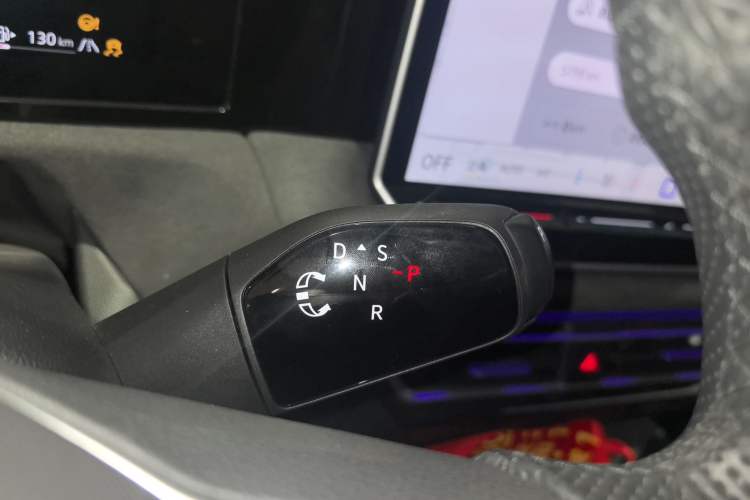Used Volkswagen Tiguan L 2024 PRO 380TSI Four-Wheel Drive R-Line Prestige Edition Gear Lever