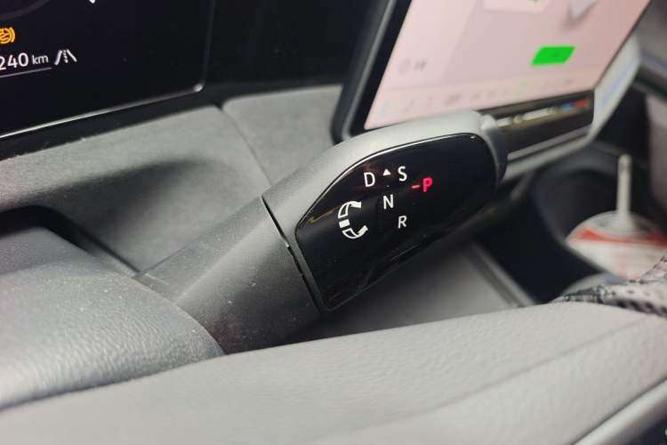 Used Volkswagen Tiguan L 2024 PRO 380TSI Four-Wheel Drive R-Line Prestige Edition Gear Lever