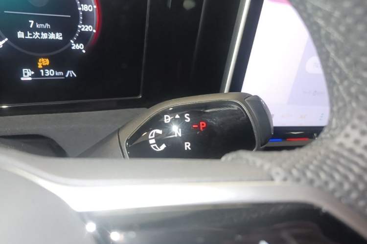 Used Volkswagen Tiguan L 2024 PRO 380TSI Four-Wheel Drive R-Line Prestige Edition Gear Lever