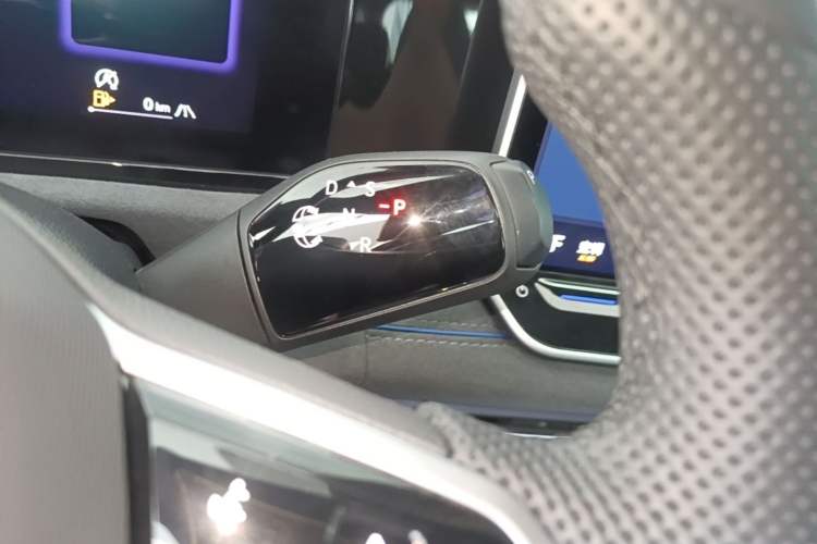 Used Volkswagen Tiguan L 2024 PRO 380TSI Four-Wheel Drive R-Line Prestige Edition Gear Lever