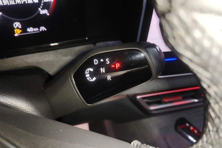 Used Volkswagen Tiguan L 2024 PRO 380TSI Four-Wheel Drive R-Line Prestige Edition Gear Lever