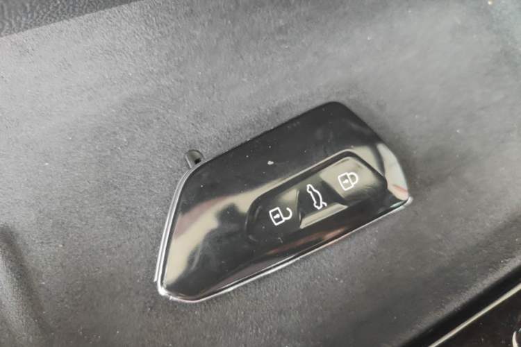 Used Volkswagen Tiguan L 2024 PRO 380TSI Four-Wheel Drive R-Line Prestige Edition Interior 1