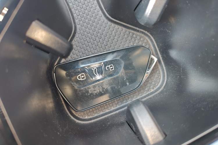 Used Volkswagen Tiguan L 2024 PRO 380TSI Four-Wheel Drive R-Line Prestige Edition Interior 1