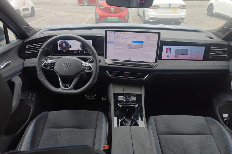 Used Volkswagen Tiguan L 2024 PRO 380TSI Four-Wheel Drive R-Line Prestige Edition Interior 2