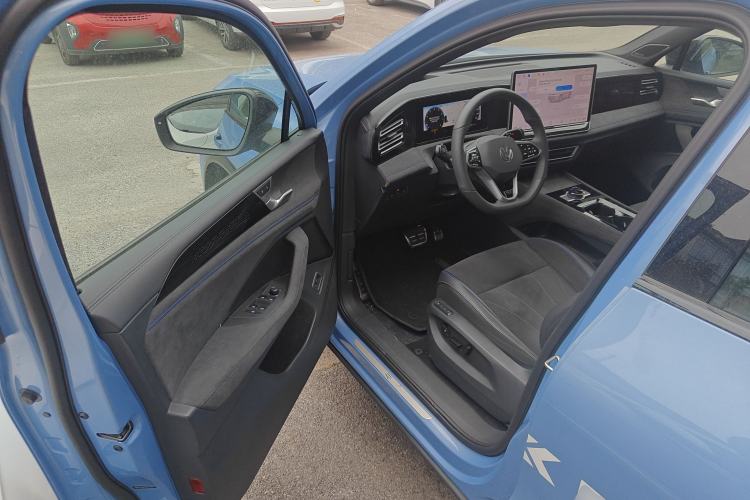 Used Volkswagen Tiguan L 2024 PRO 380TSI Four-Wheel Drive R-Line Prestige Edition Interior 3