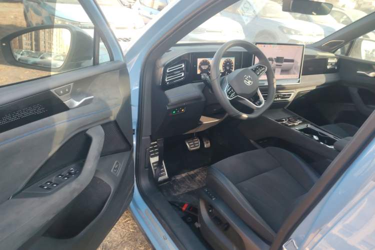 Used Volkswagen Tiguan L 2024 PRO 380TSI Four-Wheel Drive R-Line Prestige Edition Interior 3