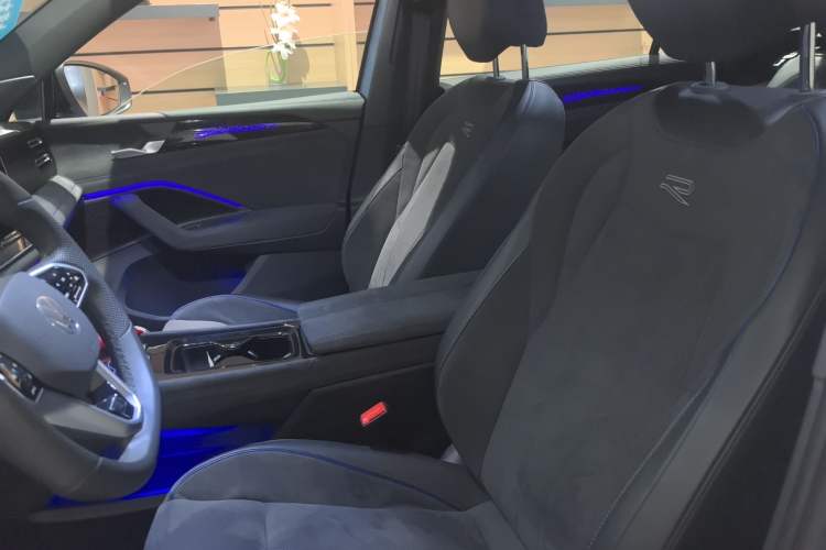 Used Volkswagen Tiguan L 2024 PRO 380TSI Four-Wheel Drive R-Line Prestige Edition Left Front Seat