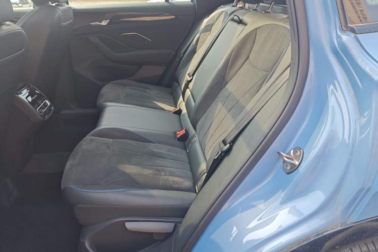 Used Volkswagen Tiguan L 2024 PRO 380TSI Four-Wheel Drive R-Line Prestige Edition Left Rear Seat