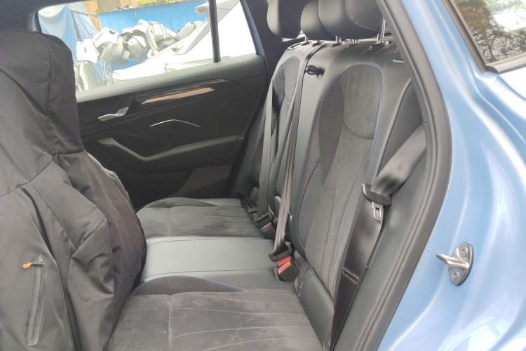 Used Volkswagen Tiguan L 2024 PRO 380TSI Four-Wheel Drive R-Line Prestige Edition Left Rear Seat