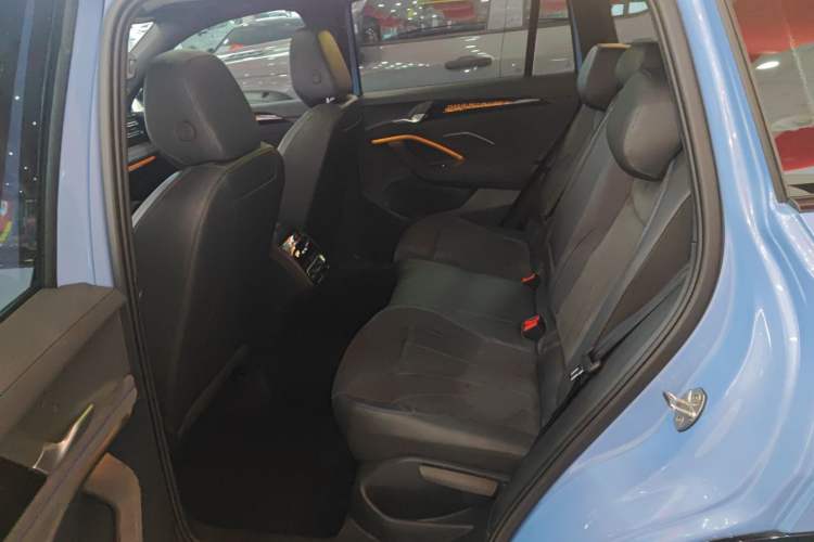 Used Volkswagen Tiguan L 2024 PRO 380TSI Four-Wheel Drive R-Line Prestige Edition Left Rear Seat