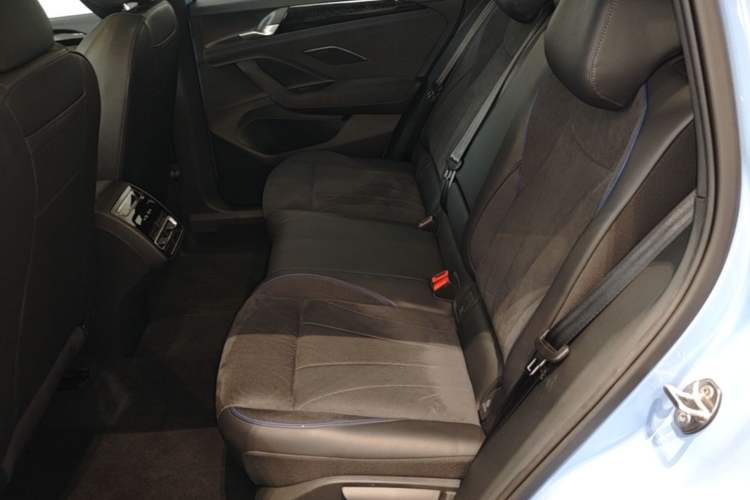 Used Volkswagen Tiguan L 2024 PRO 380TSI Four-Wheel Drive R-Line Prestige Edition Left Rear Seat
