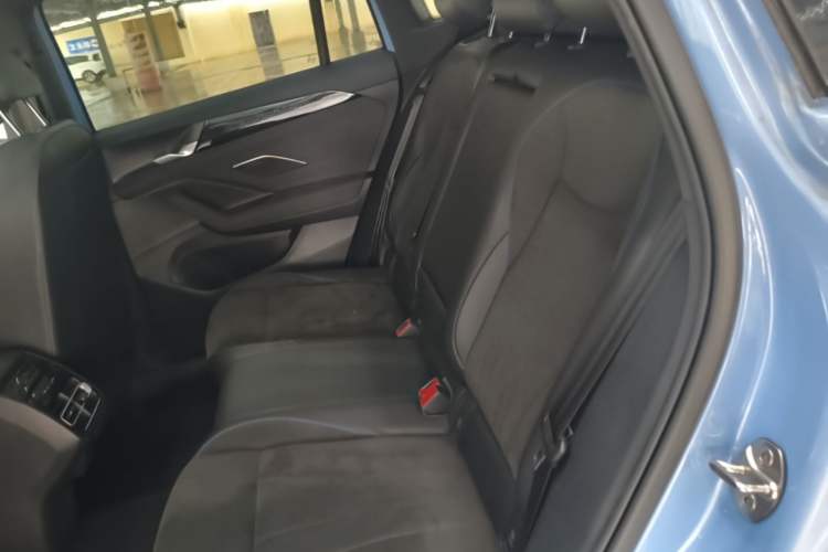 Used Volkswagen Tiguan L 2024 PRO 380TSI Four-Wheel Drive R-Line Prestige Edition Left Rear Seat