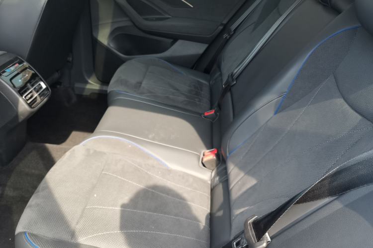 Used Volkswagen Tiguan L 2024 PRO 380TSI Four-Wheel Drive R-Line Prestige Edition Left Rear Seat