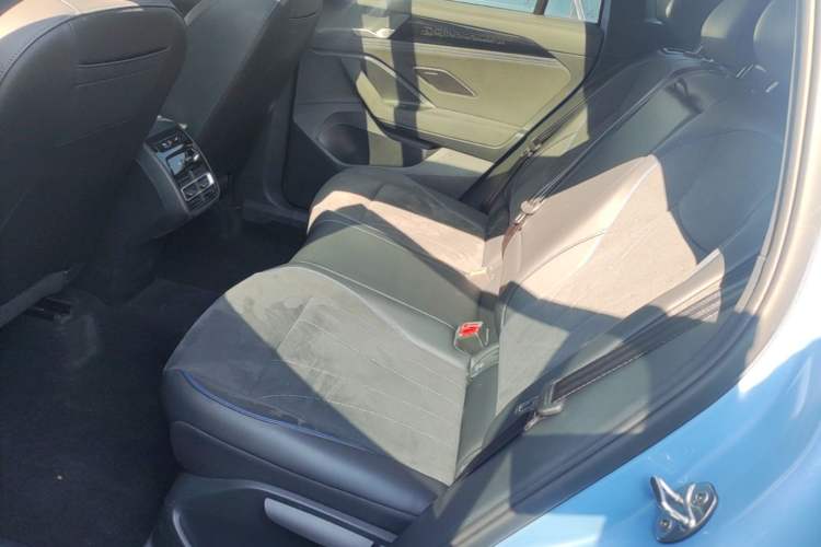 Used Volkswagen Tiguan L 2024 PRO 380TSI Four-Wheel Drive R-Line Prestige Edition Left Rear Seat